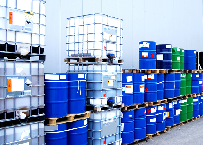 Produits chimiques en grande quantité sur les sites de production